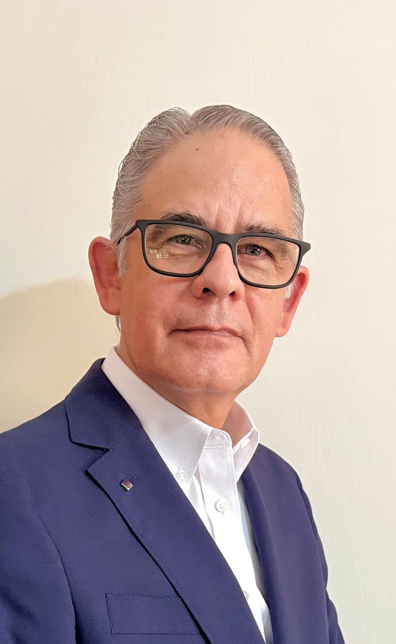 Retrato de Gerardo M. Gutiérrez Zambrano, director comercial e industrial en GerenciaRED